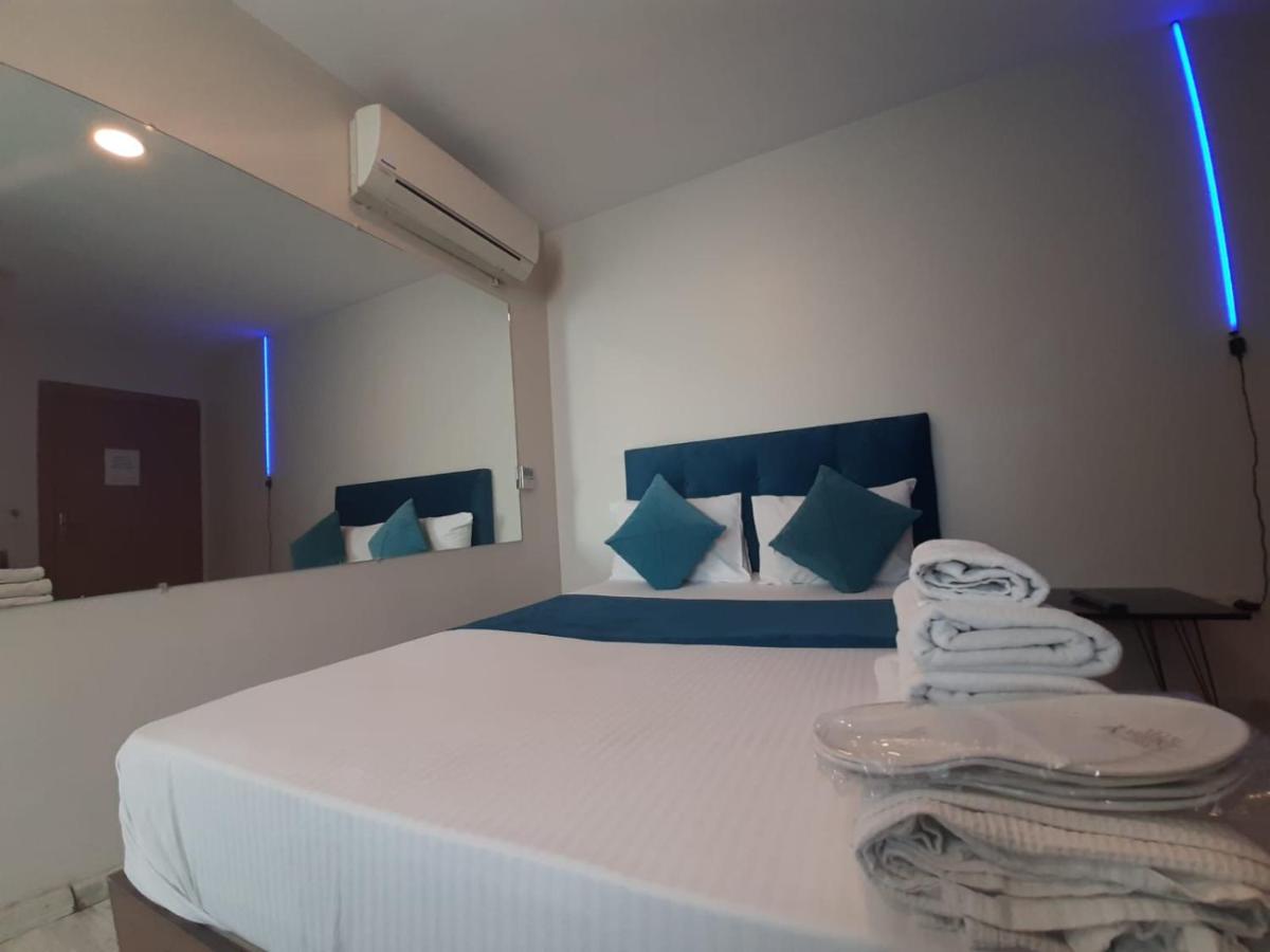 216 Turkuaz Suit - Housity
