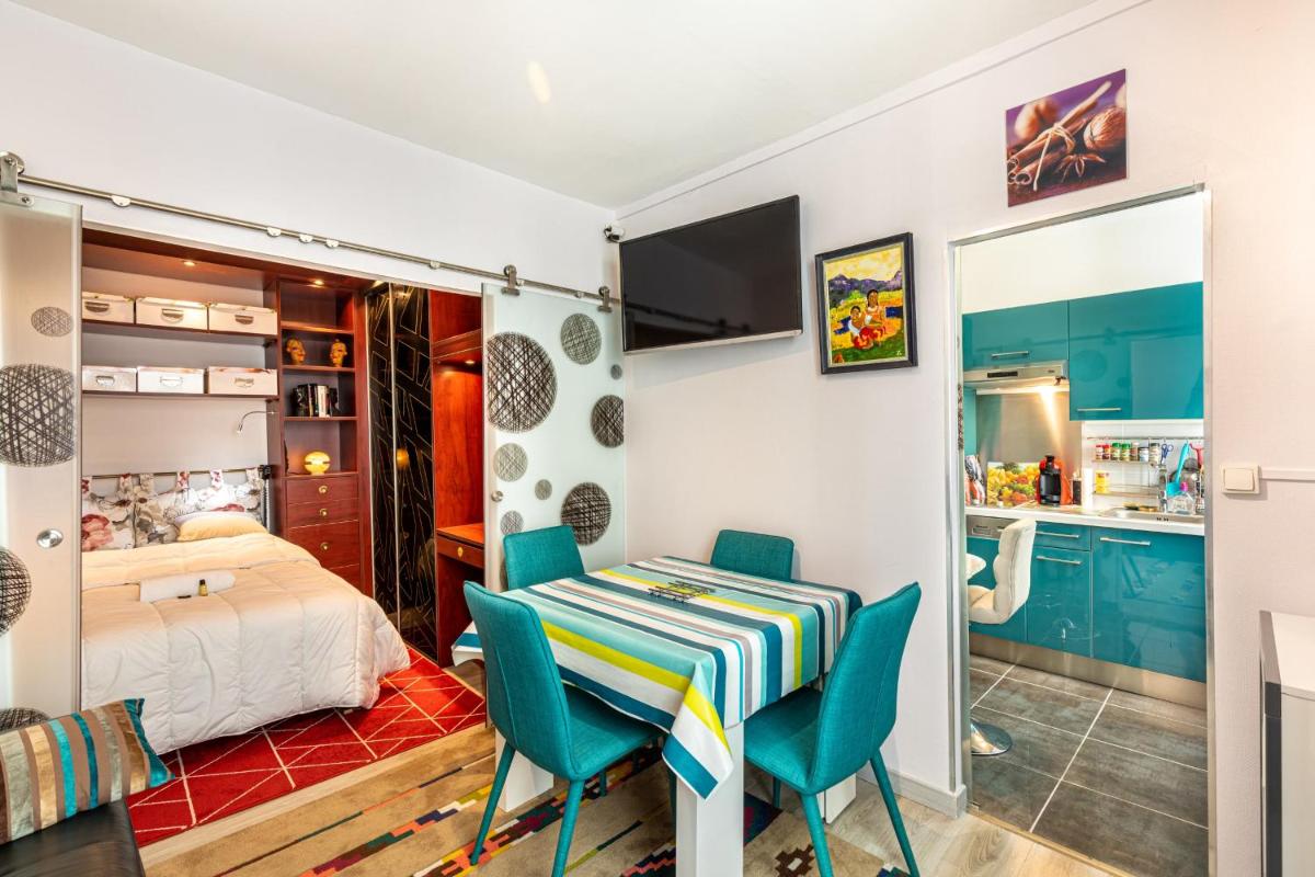 GuestReady - Teal Orchids near Arc de Triomphe - Housity