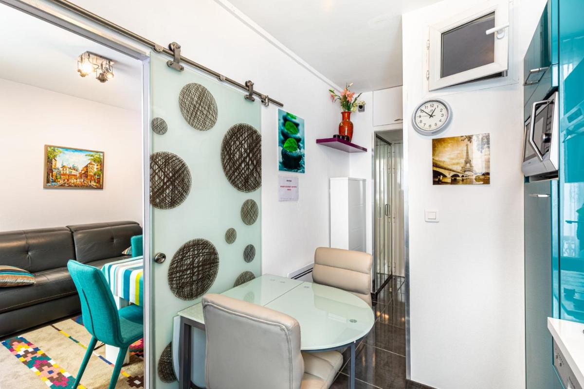 GuestReady - Teal Orchids near Arc de Triomphe - Housity