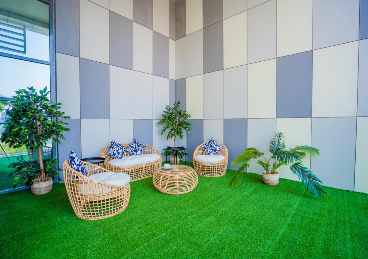 Nasma Luxury Stays - Charming Duplex With Backyard Near The Sea - Housity