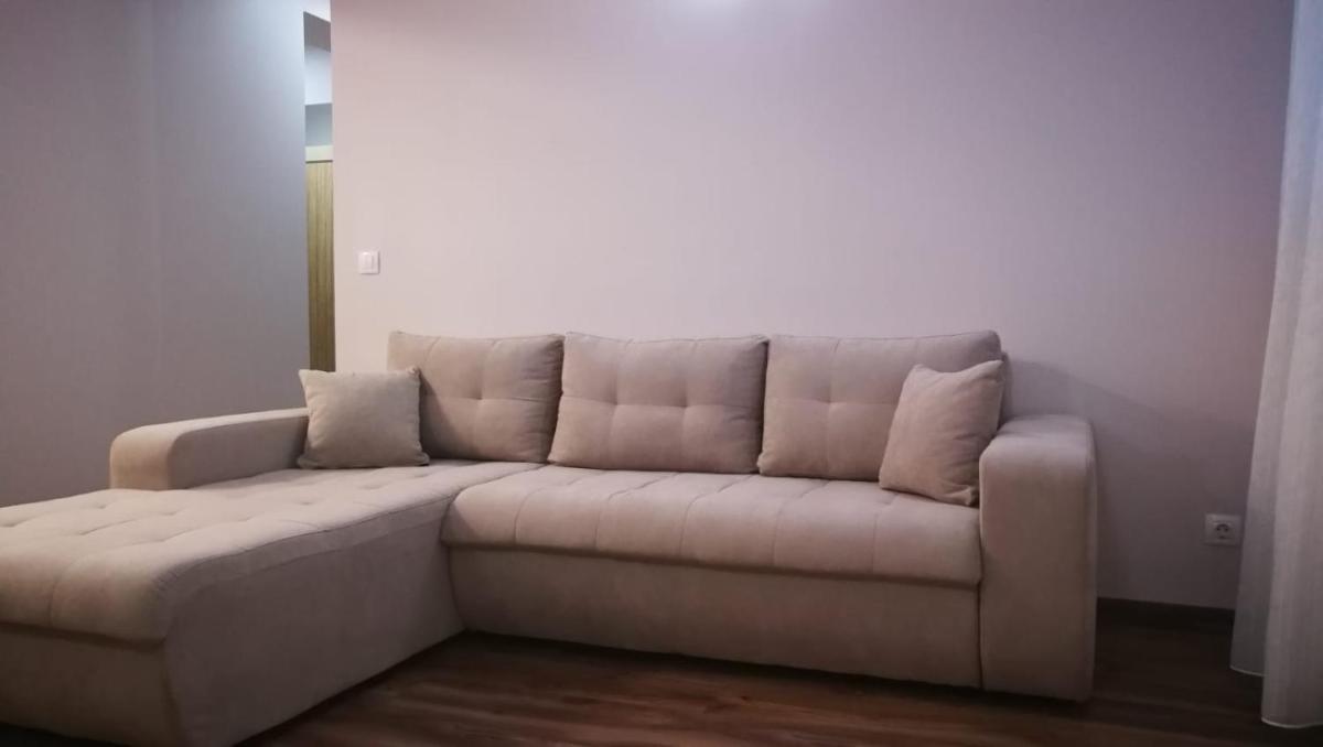 BEST APARTHOTEL EVER! next to Airport Otopeni - Housity