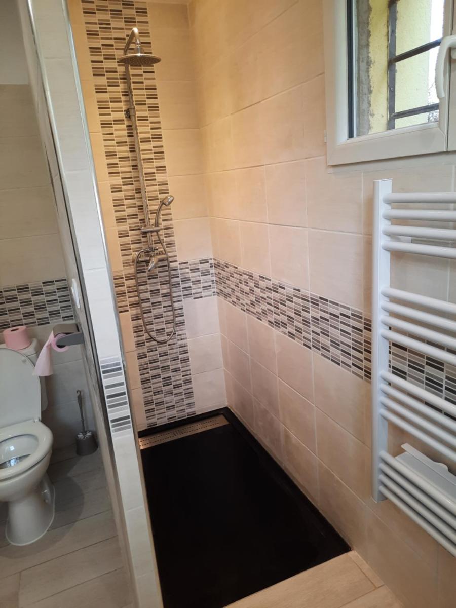 Maison sur 2000m² d'espace vert. - Housity