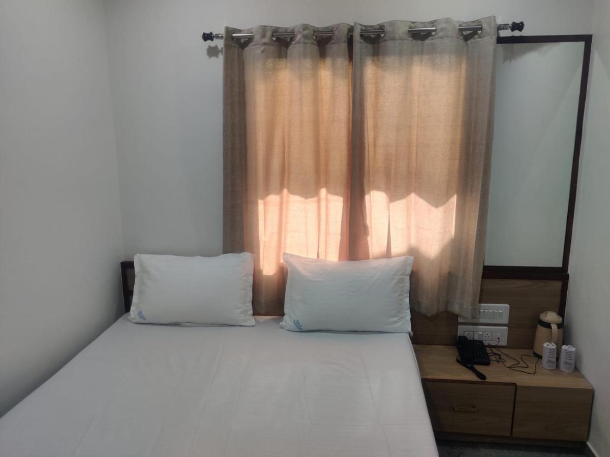 Hotel Twilight - Housity