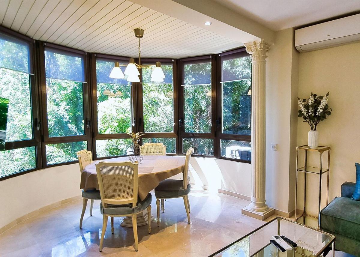 Spacious Renovated 1-Bedroom Apartment in Marbella Center with Free Parking - Housity