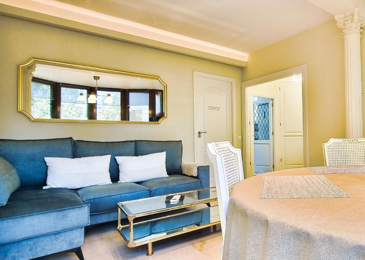 Spacious Renovated 1-Bedroom Apartment in Marbella Center with Free Parking - Housity