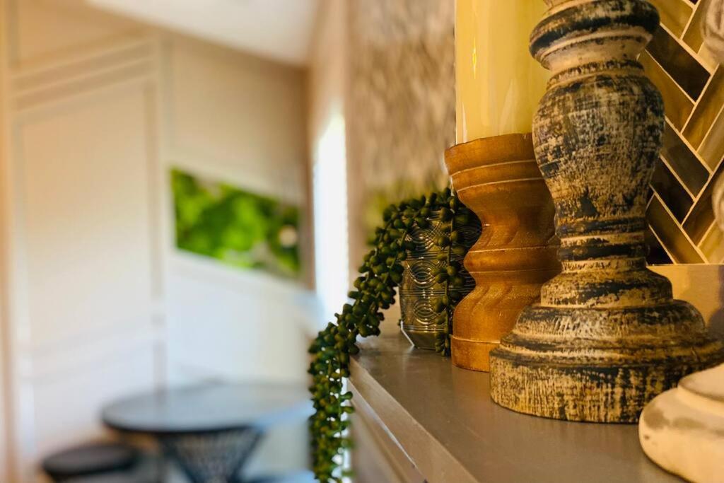 The Herringbone Blue; Sleeps 20+ near Fort Bragg - Housity