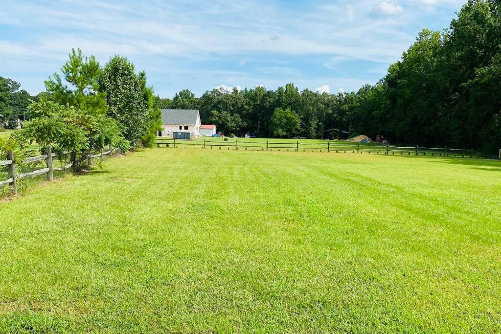 The Herringbone Blue; Sleeps 20+ near Fort Bragg - Housity