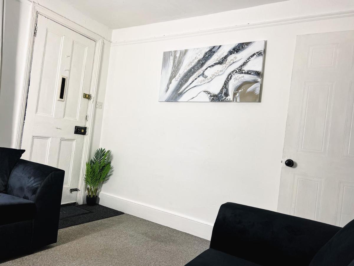 Victorian Town house in Canterbury City Centre - Housity