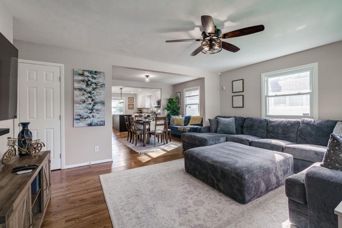 Huge Cozy Modern Luxury Home at Notre Dame - Housity