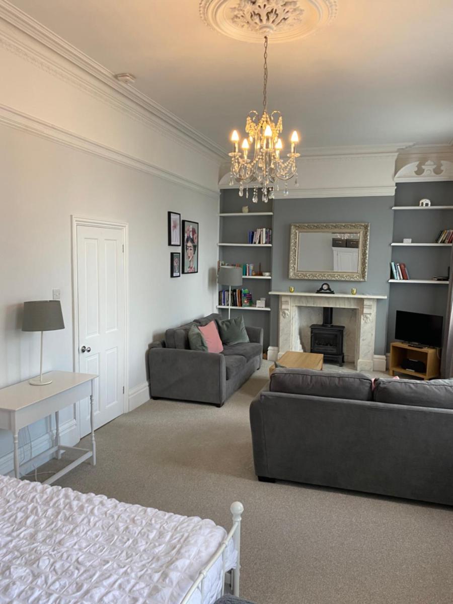 The Hole in the Wall, Midsomer Norton, Nr Bath & Longleat - Hizvo