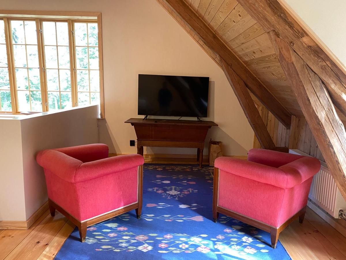 Spectacular 6-bed house in beautiful manor park - Housity