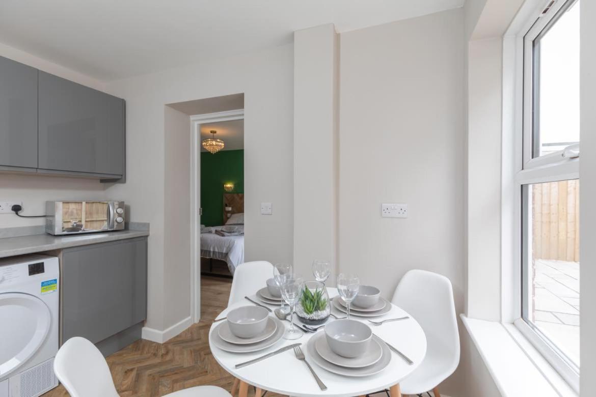 Modern and spacious 7 bedroom house - Housity