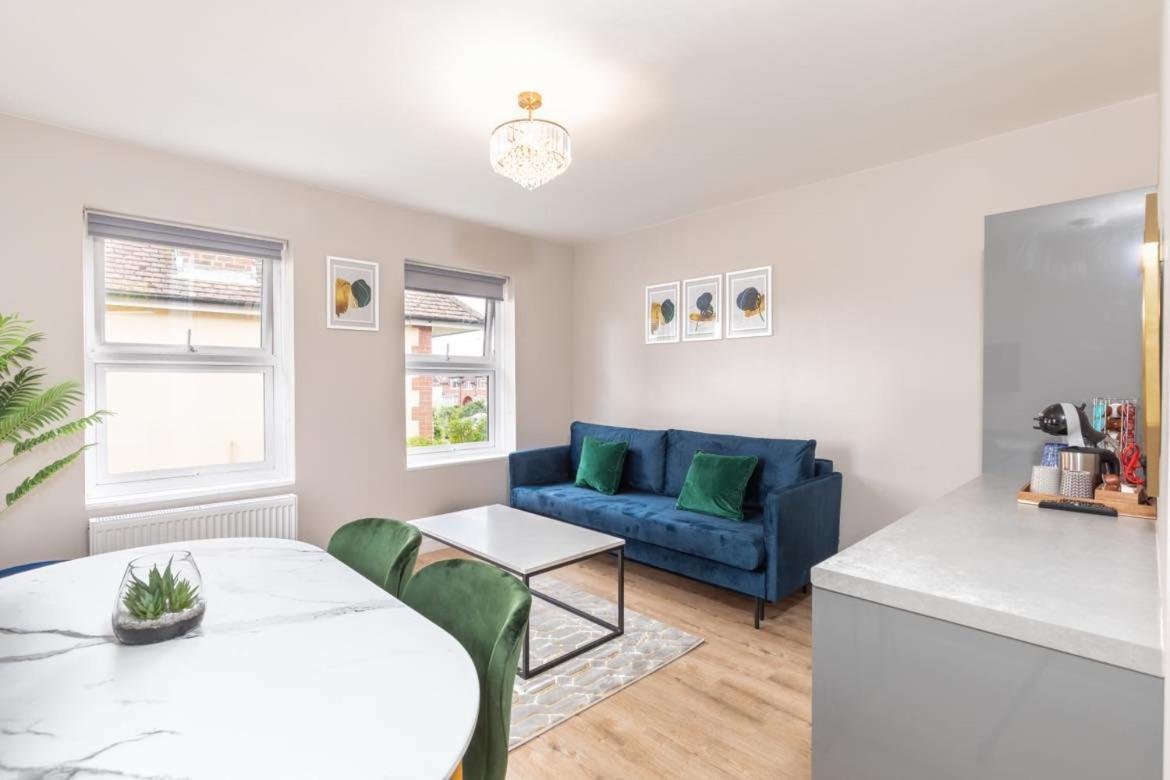 Modern and spacious 7 bedroom house - Housity