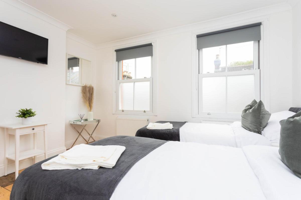 Bernard Cottage - Housity