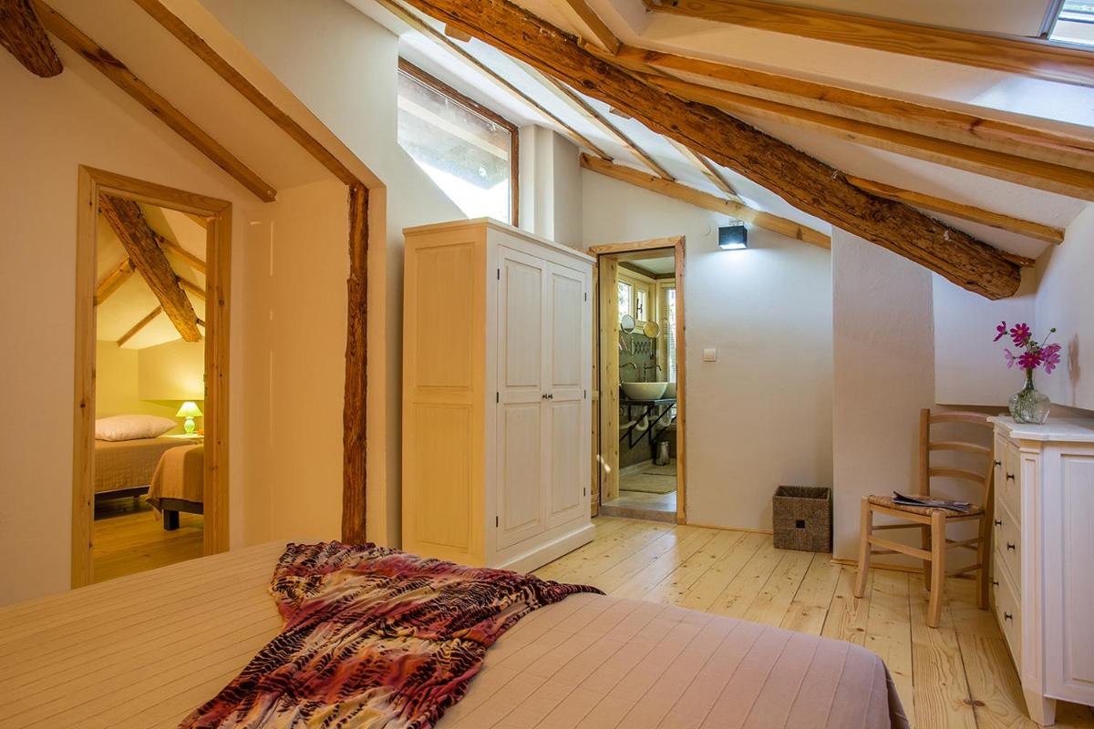 Garmen Hills Guest Houses - Housity