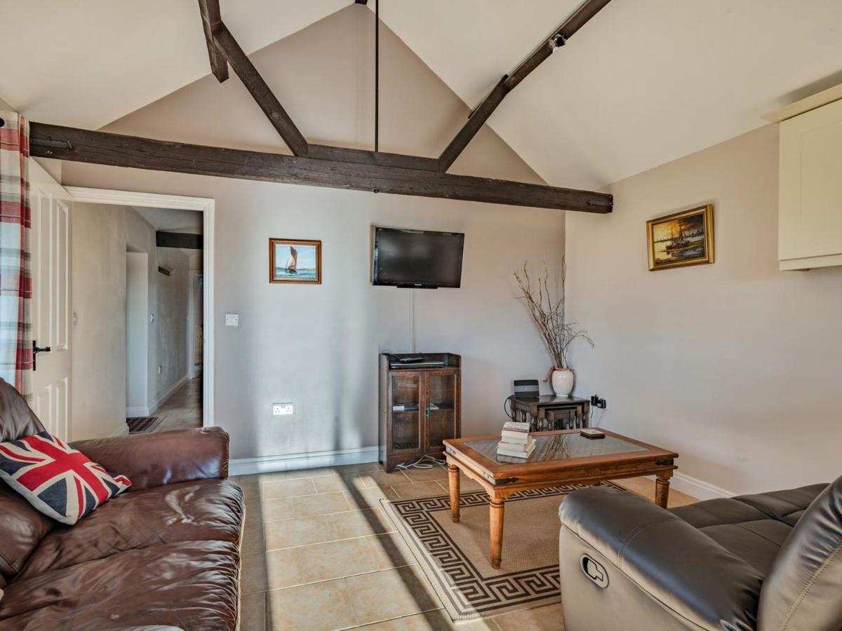 2 Brick Kiln Barns-UKC4317 - Housity