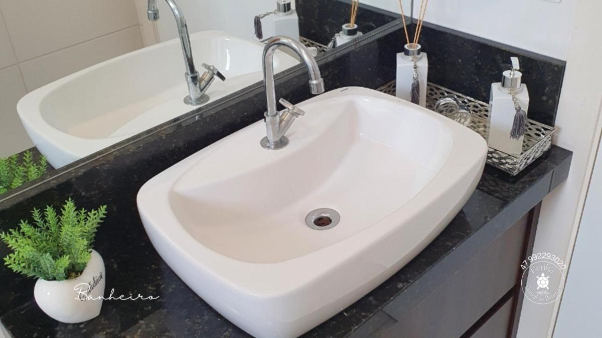 Suitetrails - Apartamento Porto Piçarras, com piscina a 100 metros da praia, Balneário Piçarras -SC