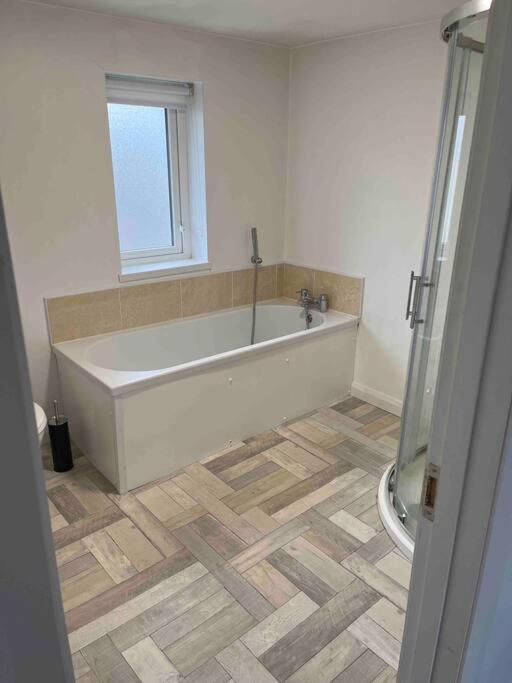 Conveniently located, close to city and quiet area - Housity