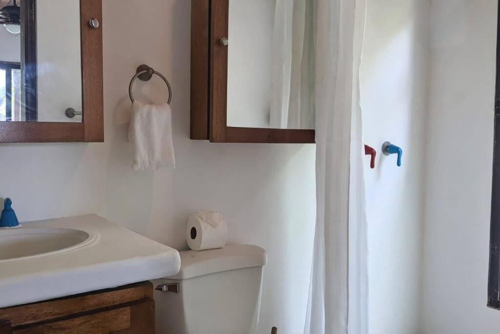 Shankton Harbour 3 Bedroom 4 Bathroom Beach House w Private BEACH SEA path - Housity