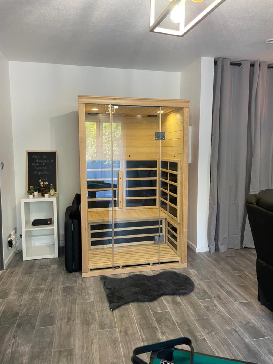 T2 rénové, jaccuzi, sauna, sièges massants, jardin, parking, métro - Housity