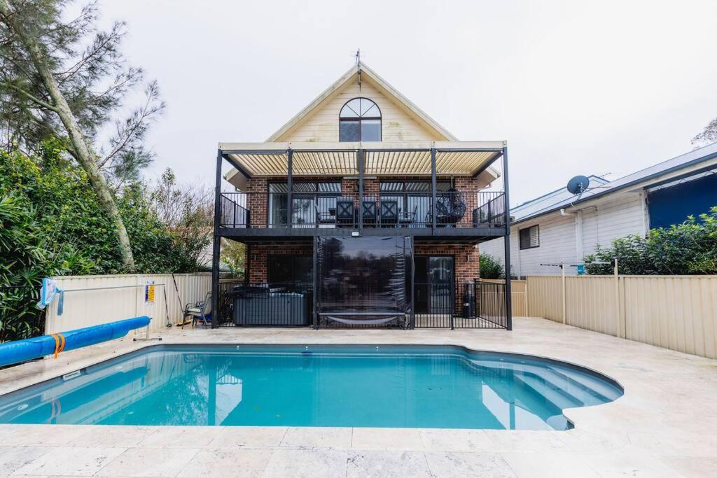 Dora On The Water - Dora Creek Lake House - Housity