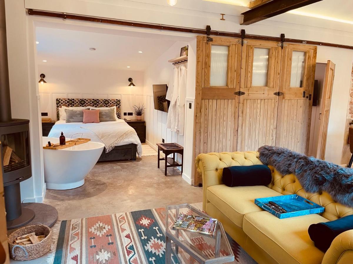 Luxury Barn with Hot Tub, Spa Treatments, Private Dining - Housity
