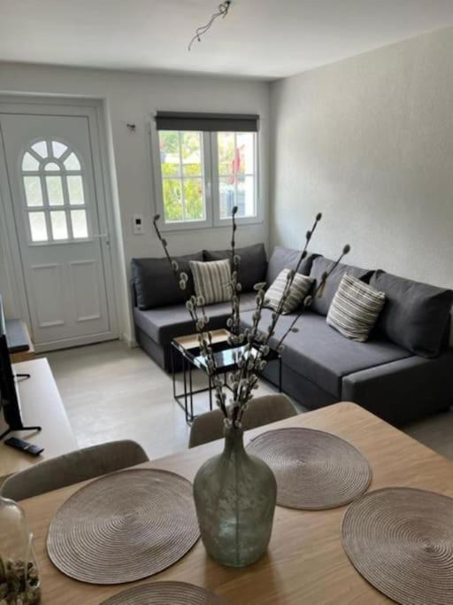 Appartement douillet, aménagé proche riviera. - Housity