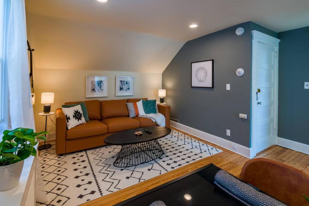 Immaculate, Newly Renovated 1 Bedroom Apt Near NYC - Housity