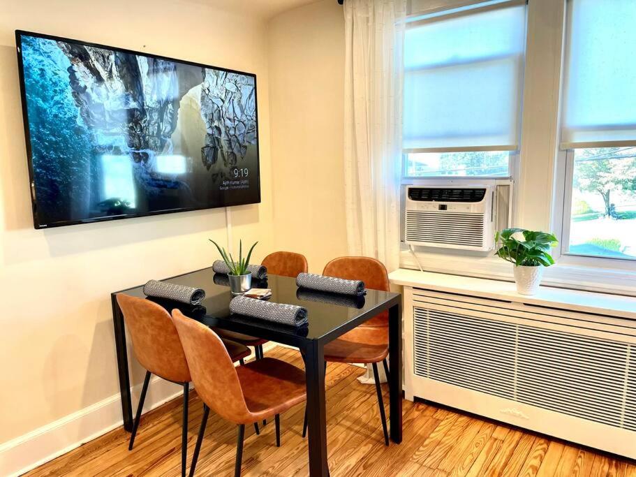 Immaculate, Newly Renovated 1 Bedroom Apt Near NYC - Housity