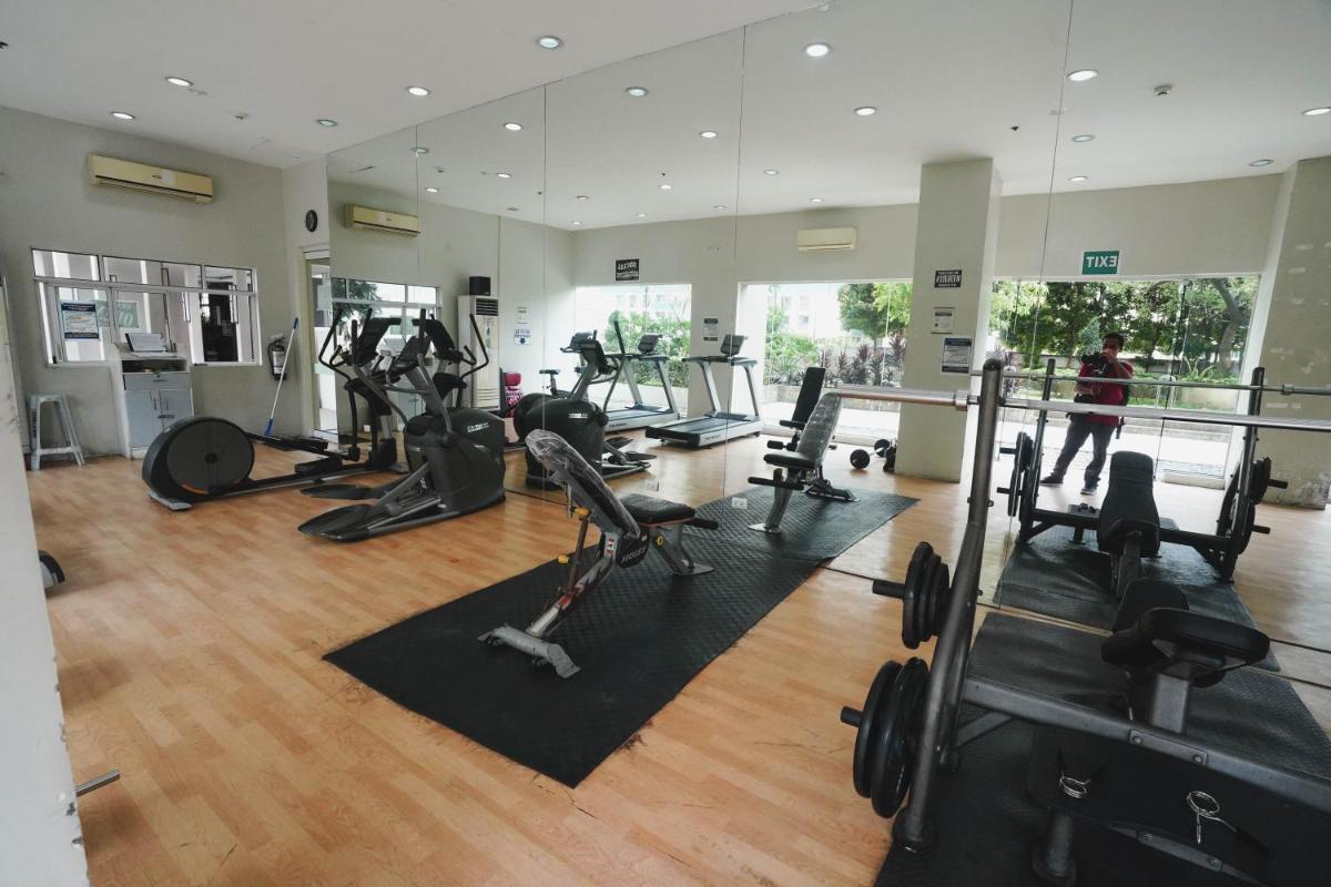 Big Lovely 1BR Makati Condominium - Housity