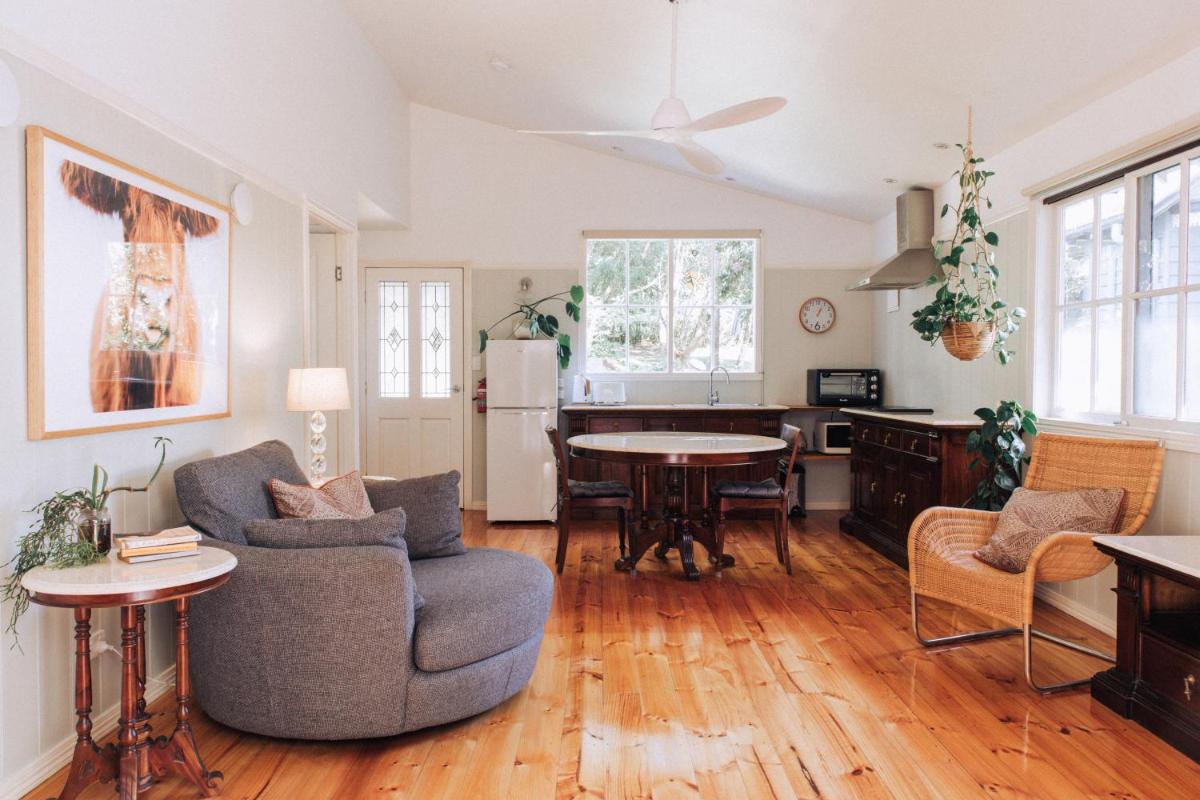Romantic Cottage, Tamborine Mountain - Housity