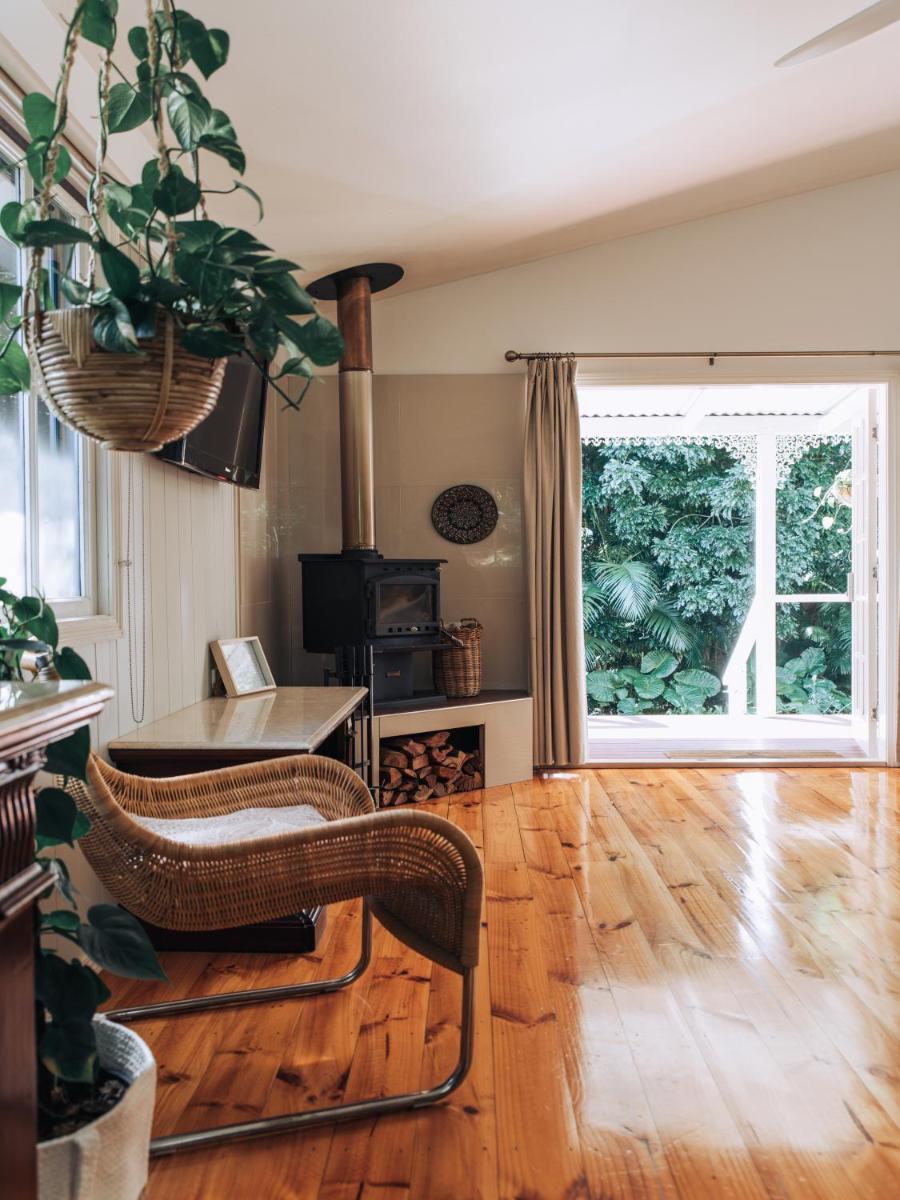 Romantic Cottage, Tamborine Mountain - Housity