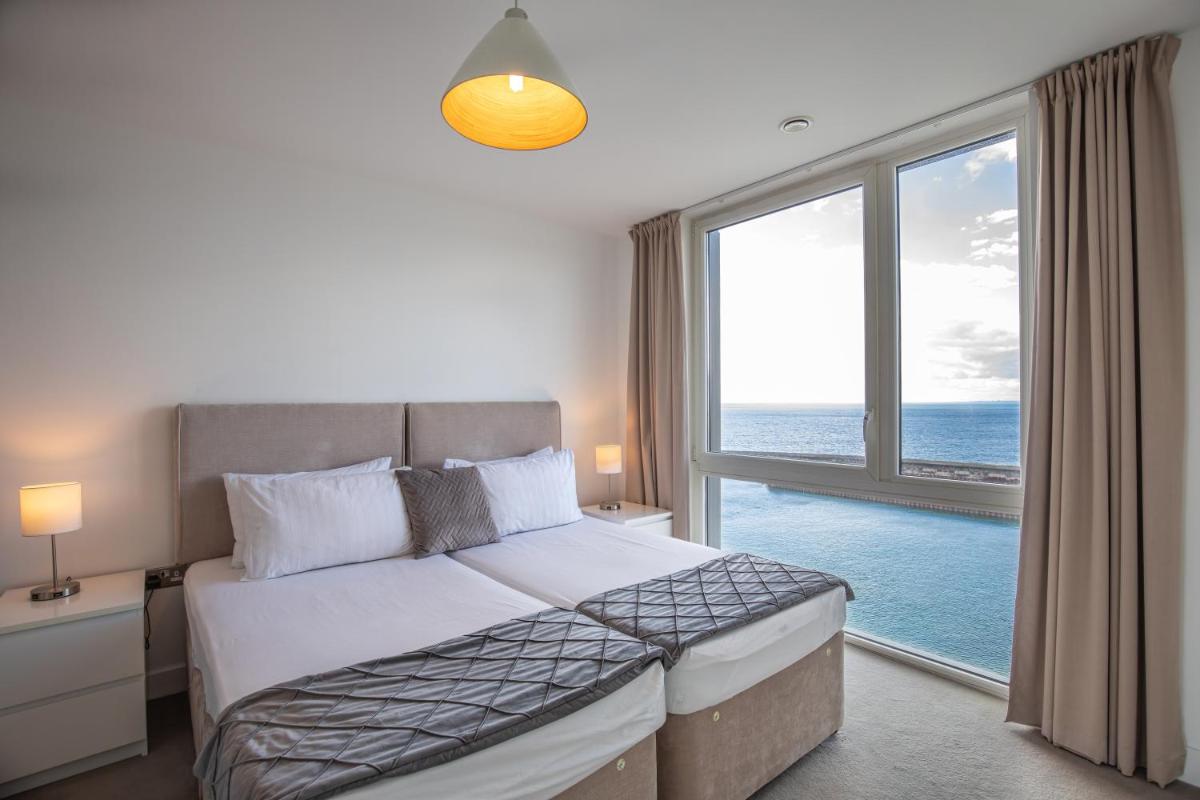 Unique Sea View Penthouse with Hot Tub - Housity