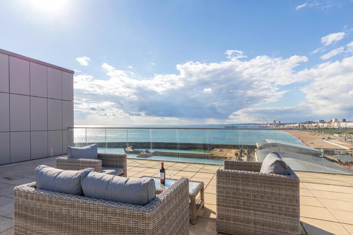 Unique Sea View Penthouse with Hot Tub - Housity