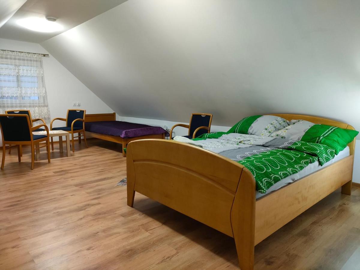 Gosciniec - Housity