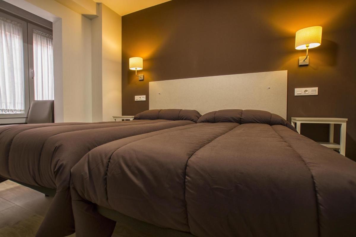 Hostal Elvira - Housity