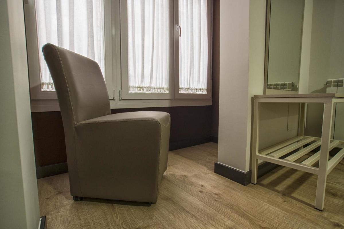Hostal Elvira - Housity