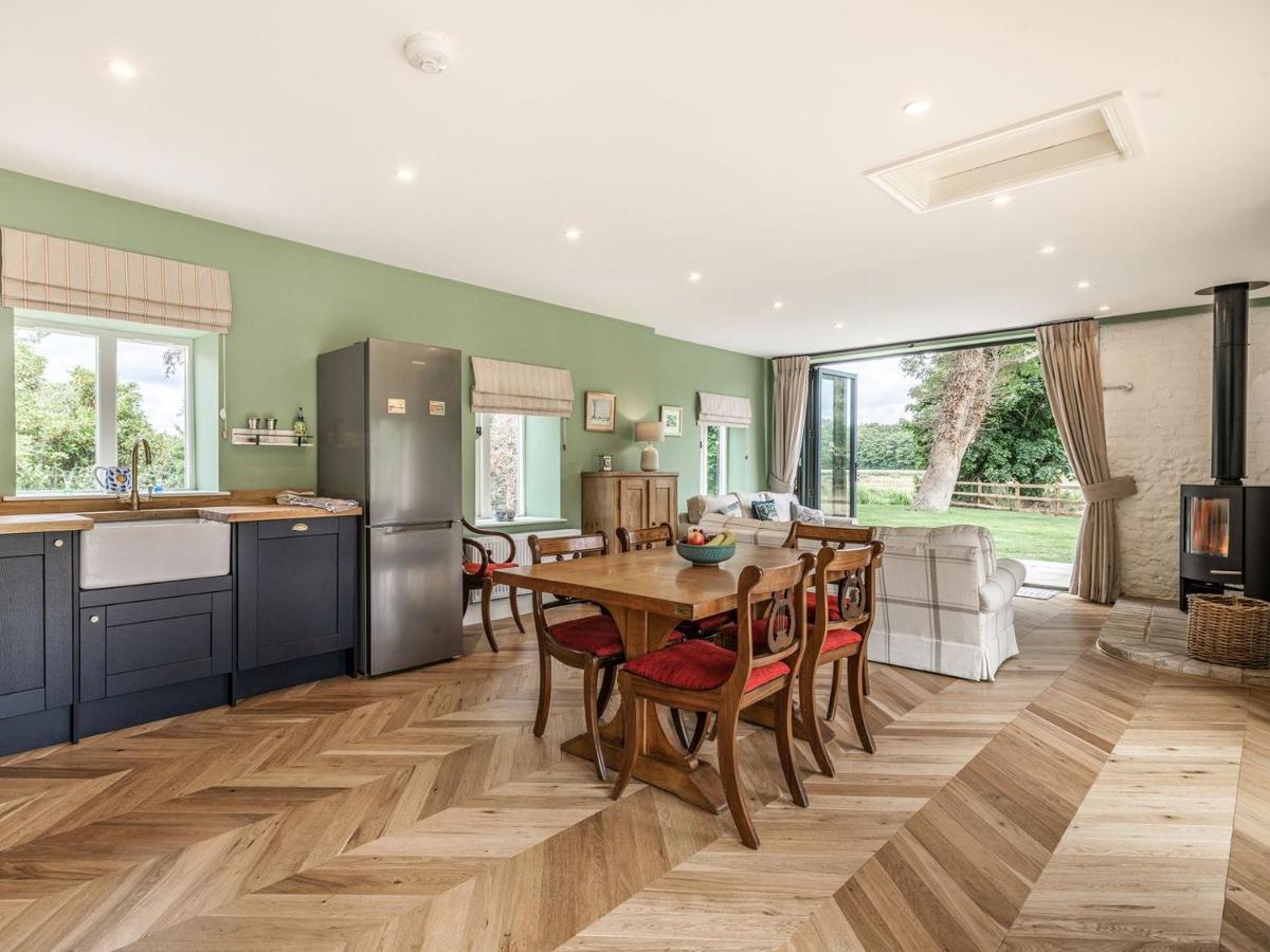 Otter House - Housity