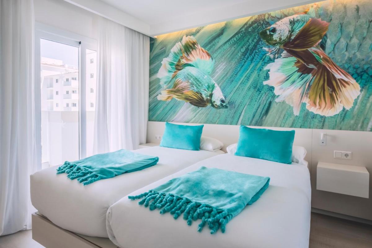 Cama o camas de una habitación en Iberostar Waves Alcudia Park
