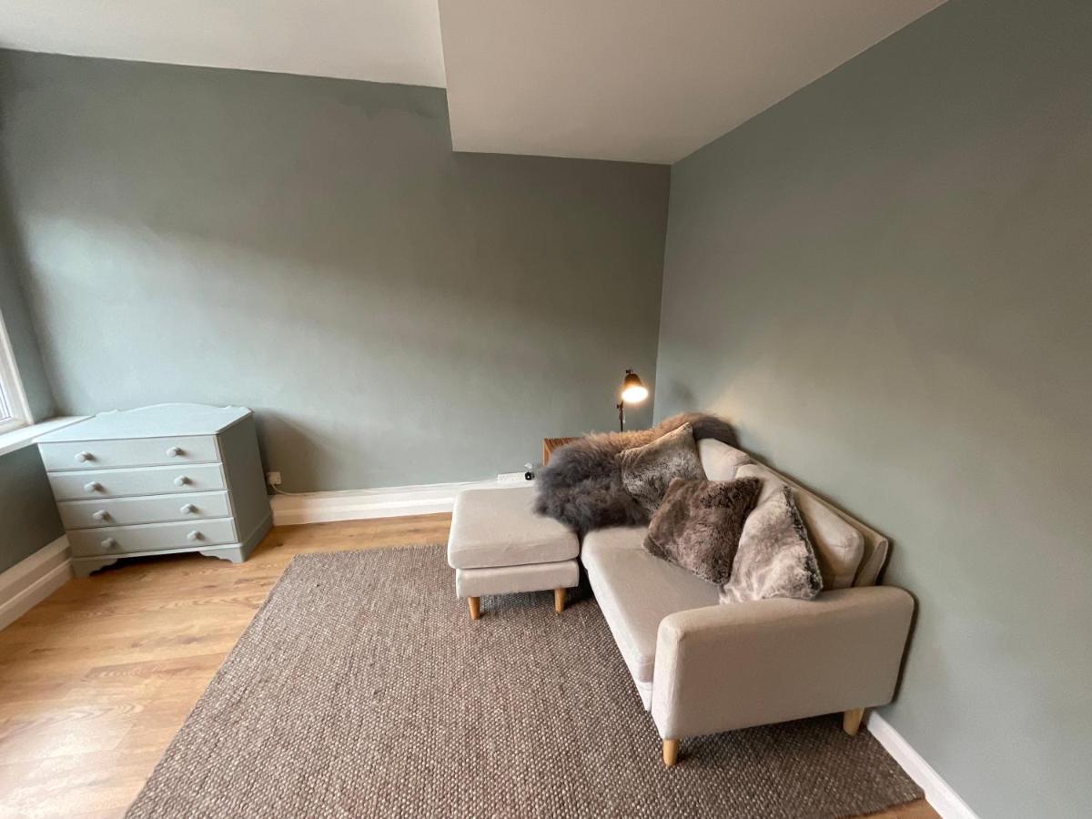 Fab Stay UK - Coastal and Country Retreat with free secure off road parking minutes from both Dover and Deal - Housity