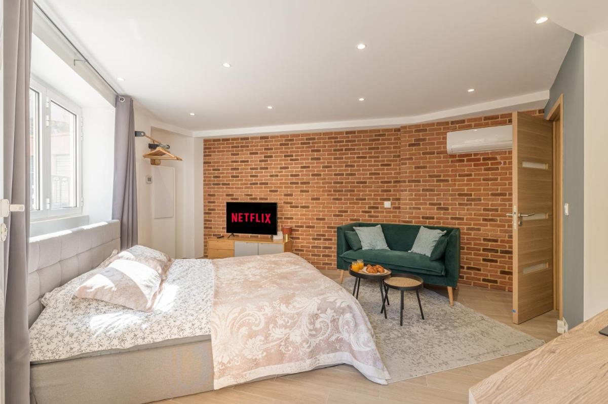 RAVISSANT STUDIO RENOVÉ 150m DE MONACO - Housity