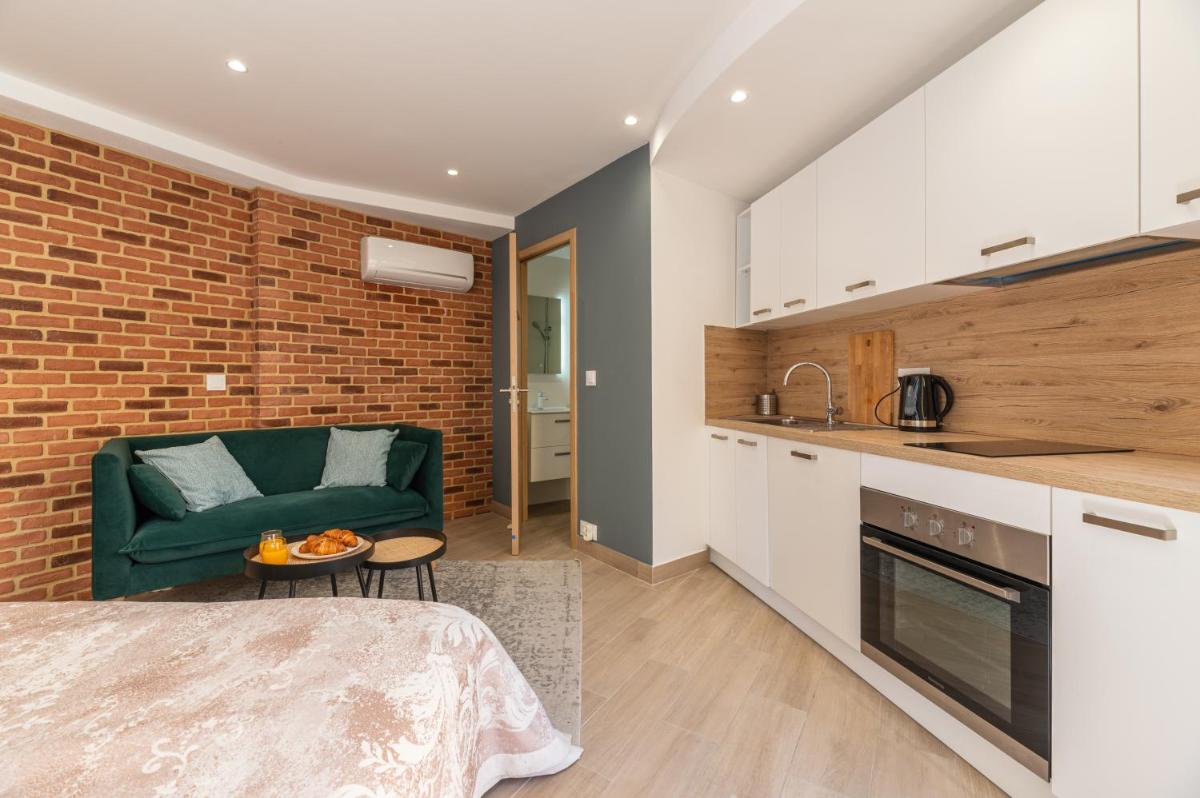 RAVISSANT STUDIO RENOVÉ 150m DE MONACO - Housity