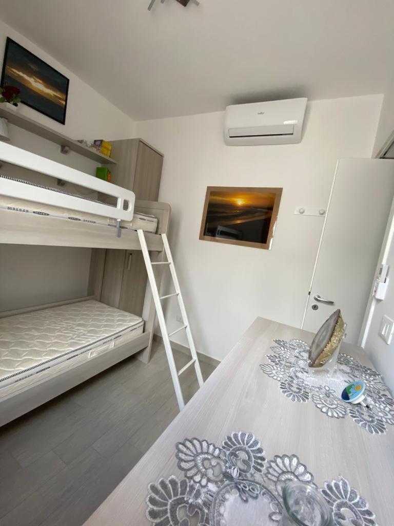 SULLA SPIAGGIA VILLETTA A SCHIERA int.11 - Housity