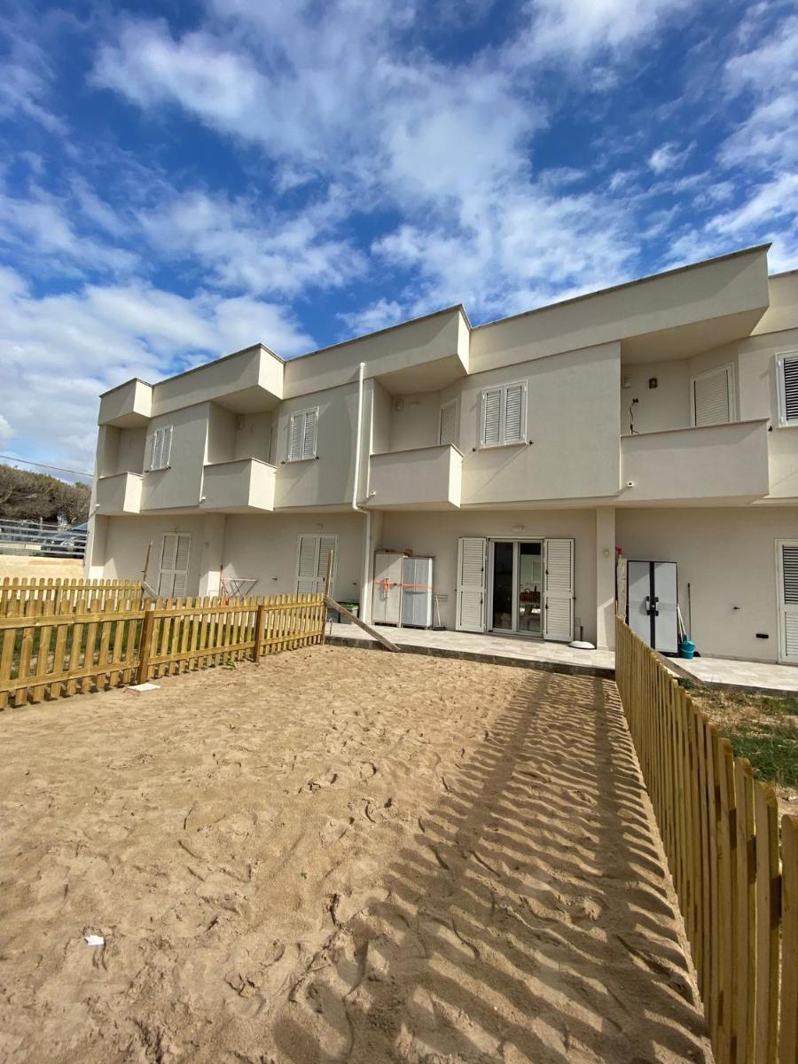 SULLA SPIAGGIA VILLETTA A SCHIERA int.11 - Housity
