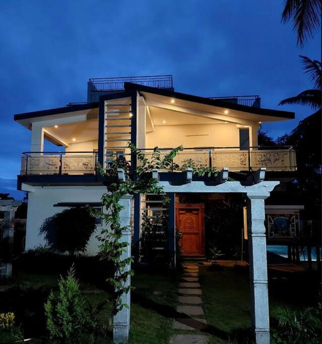 Stargate  - Exotic Luxury  with pool - Housity