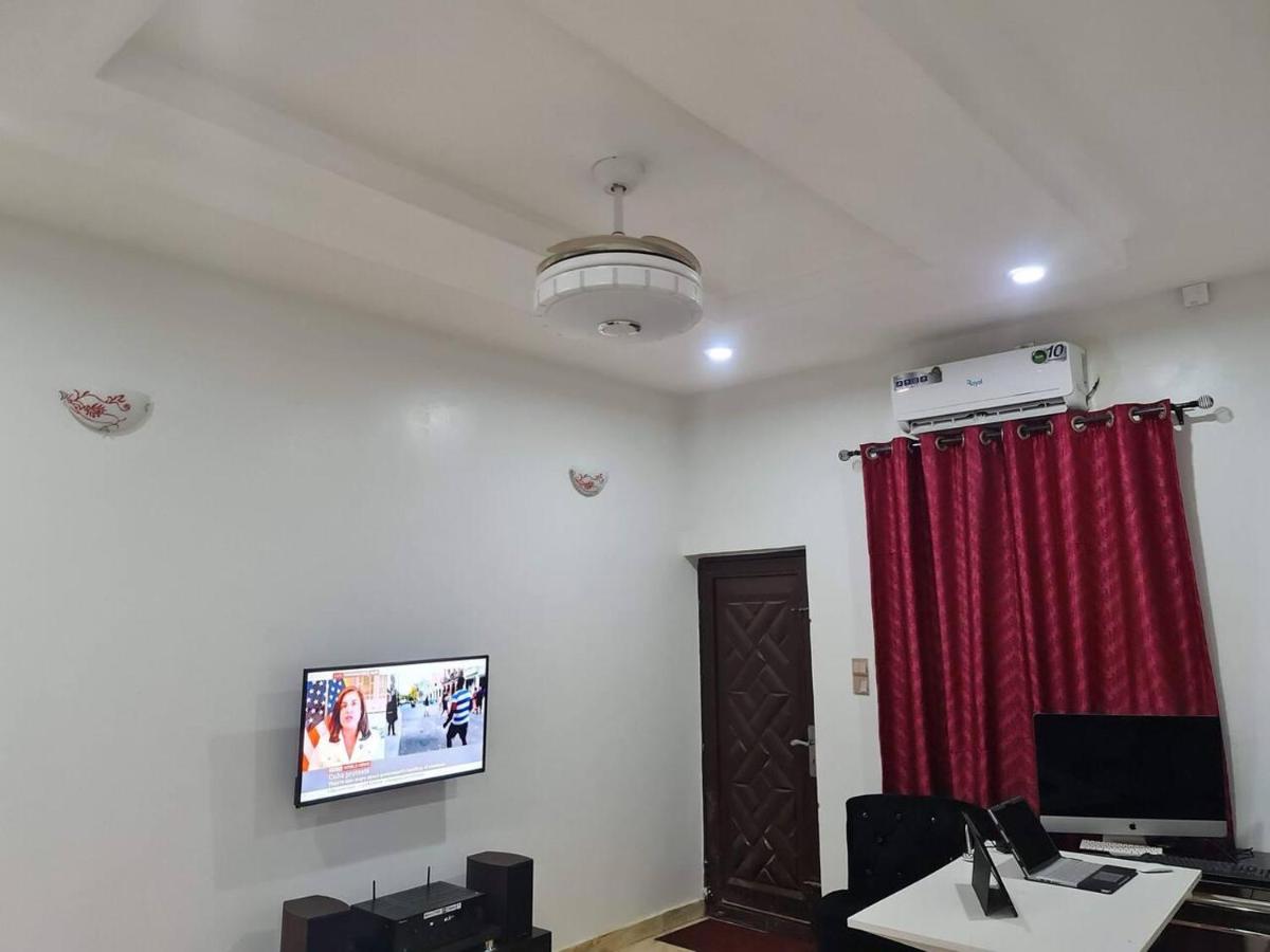 Smart 3 bed apartment with fast Wi-Fi & 24hr light - Housity