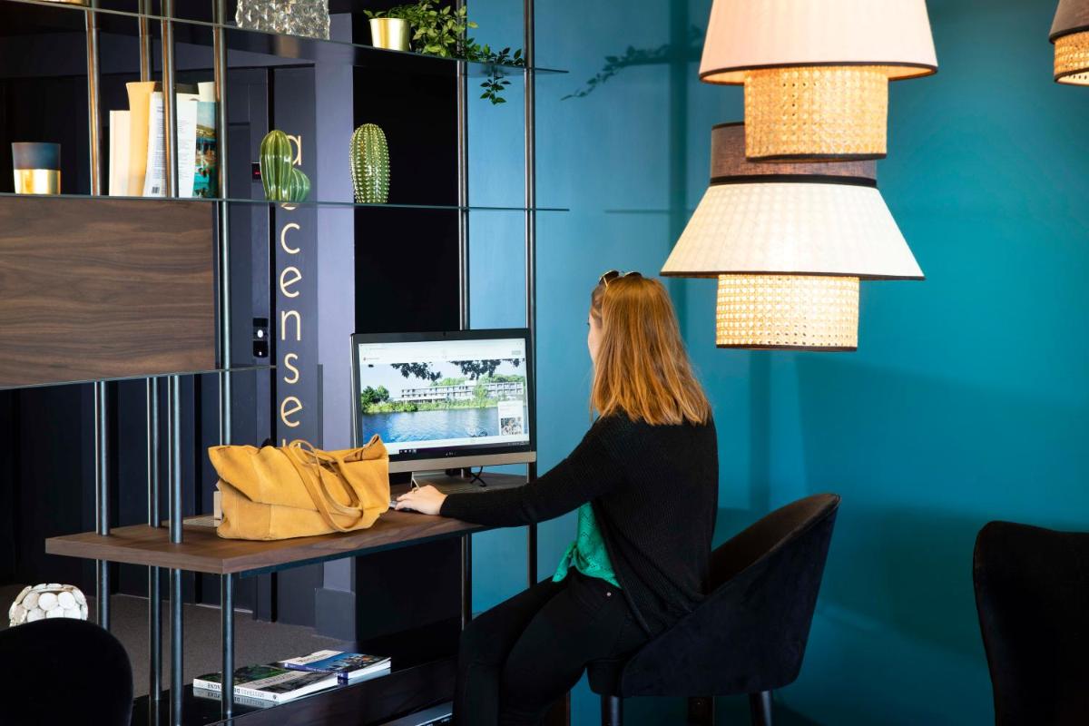 Télévision ou salle de divertissement dans l'établissement Best Western Plus Hotel les Rives du Ter