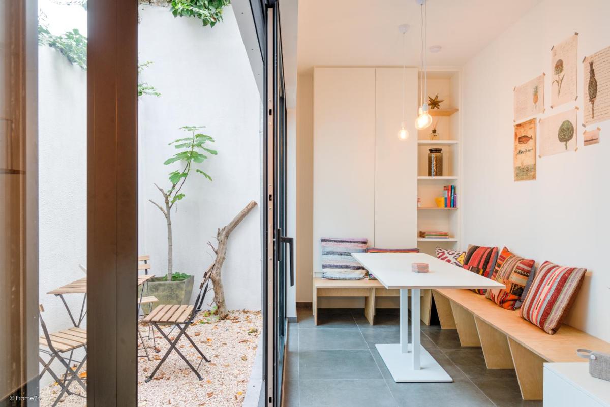 Stylishly furnished private home in a vibrant area - Housity