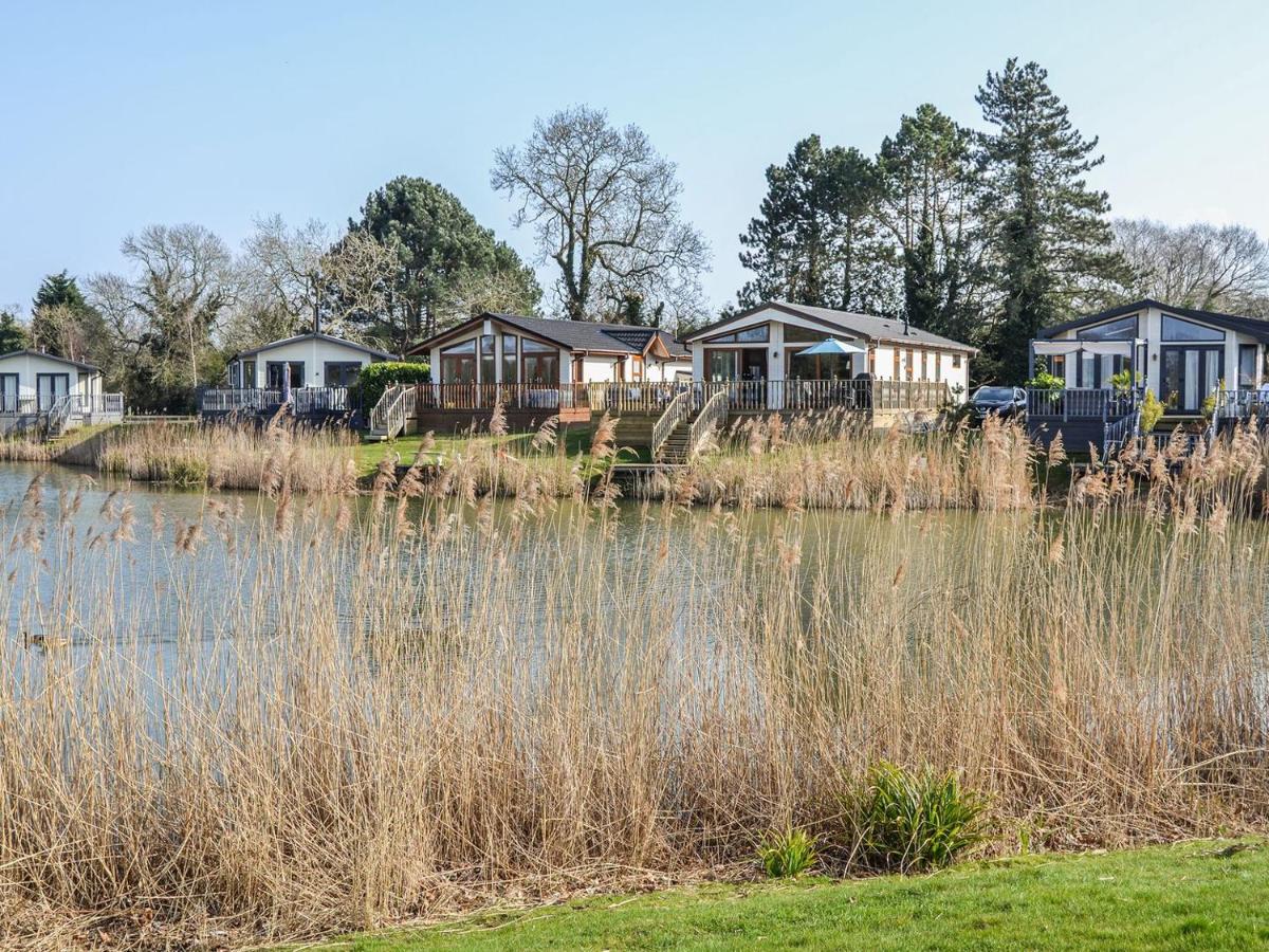 The Dock of the Bay - Housity