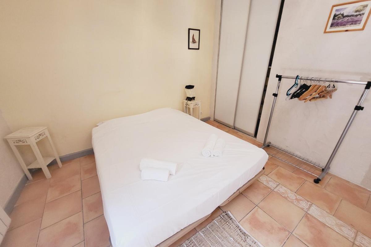Nice House With Small Private Courtyard - Housity